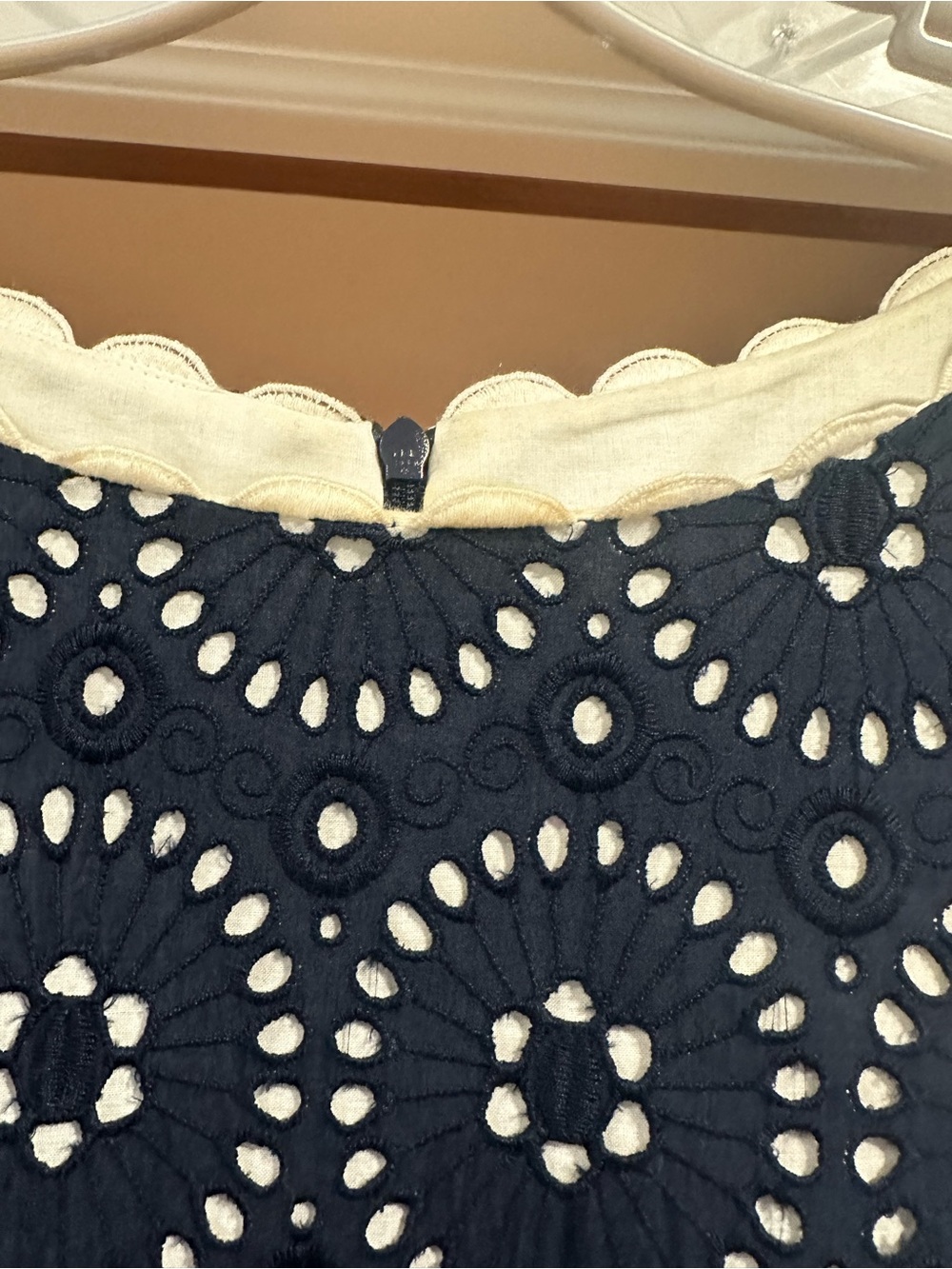 Sara Campbell Navy Eyelet Sleeveless Shift Dress with Cream Trim - Picture 2 of 4